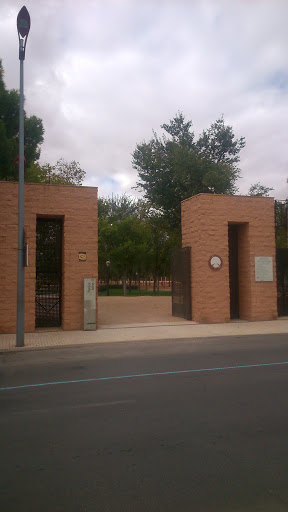 Alces Park Entrance