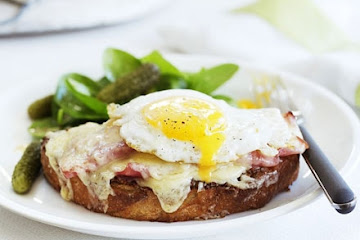 Croque madame with spinach salad
