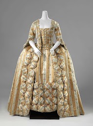 Overjapon met rok (robe à la française)