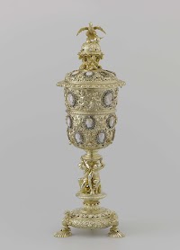 Goblet with cameos