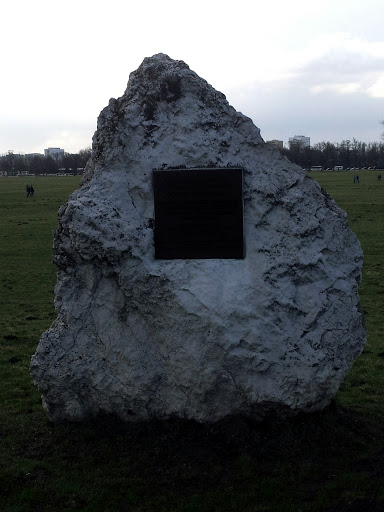 Kamień Marszałka Piłsudskiego na Błoniach