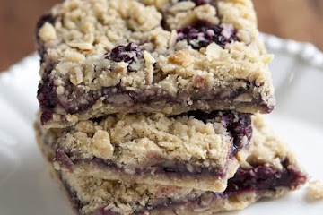 Blackberry-Almond Oatmeal Bars
