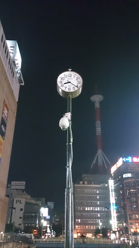 横浜ビブレ時計塔