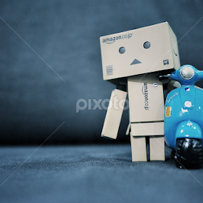 Scooter Riding Danbo by Lincoln S.L. - Artistic Objects Toys