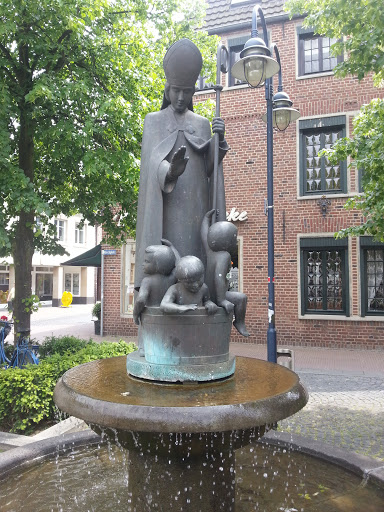 Nikolaus Segnet Kinder Brunnen