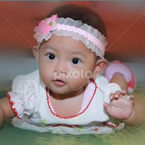 cute little baby by Isnaini Ma'ruf - Babies & Children Child Portraits