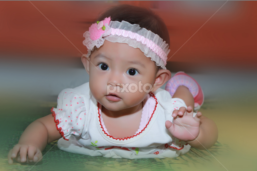cute little baby by Isnaini Ma'ruf - Babies & Children Child Portraits