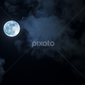 Moon charm by Mina Jaguar - Landscapes Starscapes