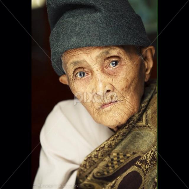 Woman from Lao by Alexandr Safronov - People Portraits of Women