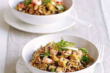 Spiced Singapore noodles with cauliflower, chicken & prawns