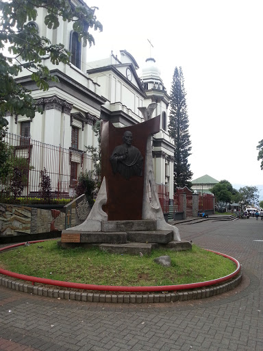 Escultura Catedral Alajuela