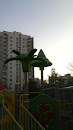 Пальма на детской площадке