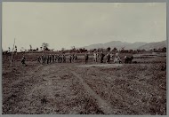 Nederlanders en de militairen bij Bebesan aan het meer