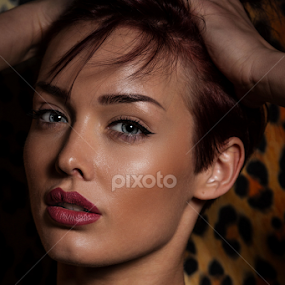 Rosie by Paul Phull - People Portraits of Women