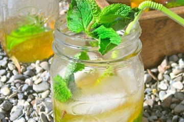 The Perfect Portable Summer Cocktail Recipe: The Queen&#8217;s Rum Shaker Cocktail