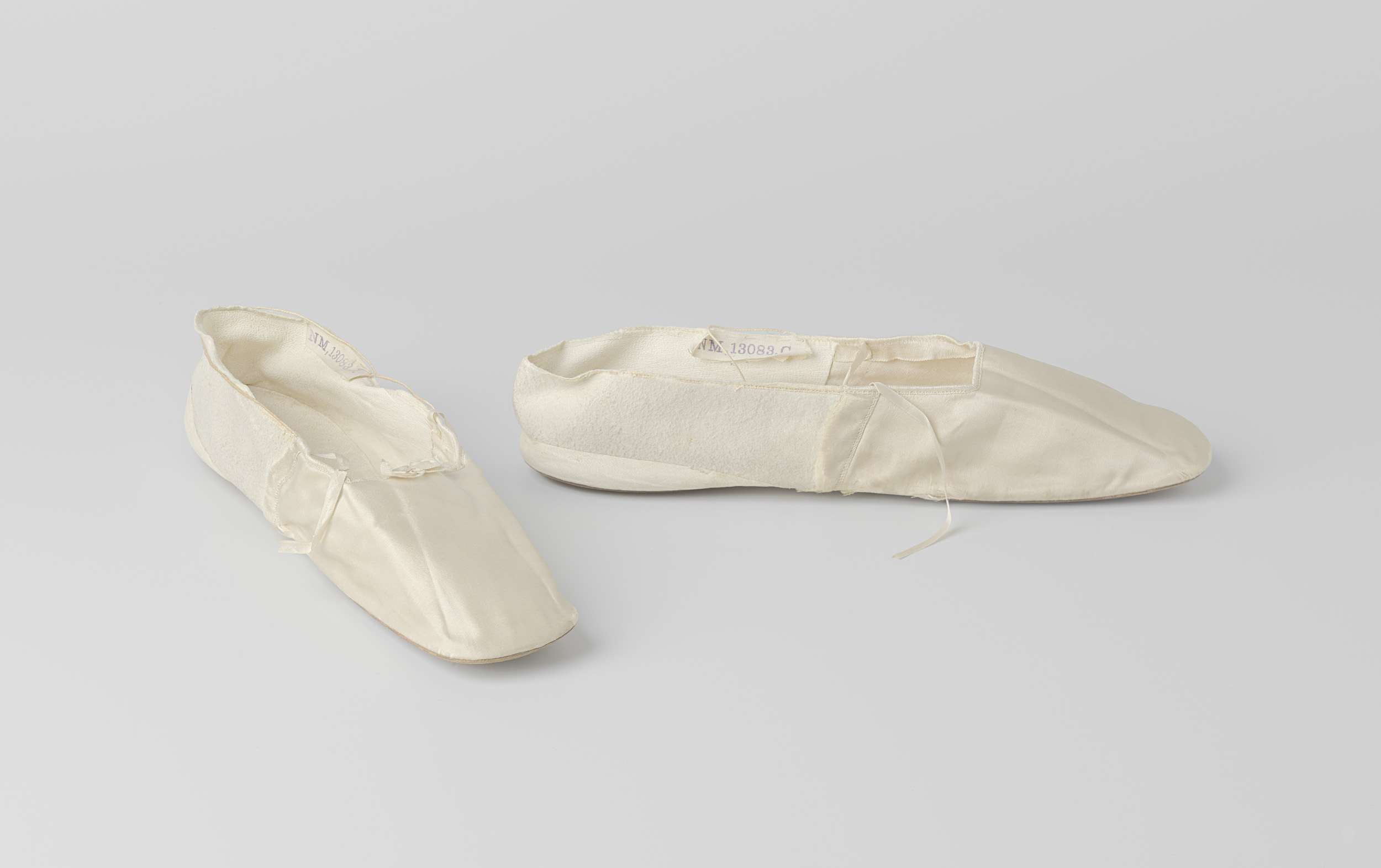Schoen van witte zijde