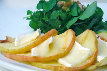 Insalata ai Mela ferri e Caldo Camembert 