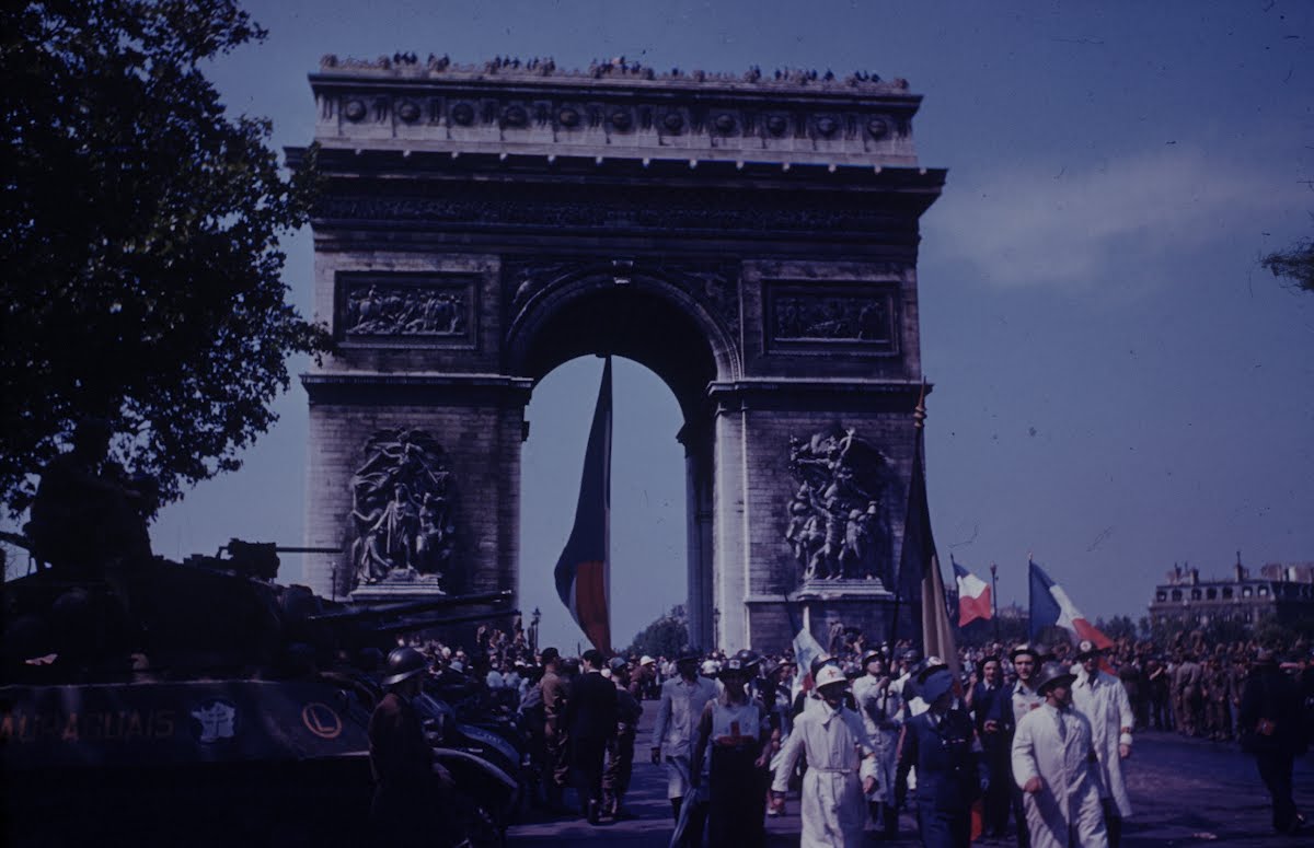 Liberation france. Ворота в Париже парад 1937.