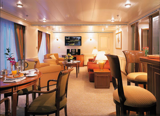 Owners_Suite_Silver_Shadow_Whisper - The Owner's Suite on Silver Shadow is stylishly appointed. It's available as a single bedroom or as a two-bedroom configuration when adjoined with a Vista Suite. 