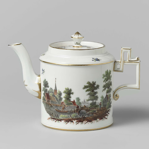 Teapot and milk jug, Koninklijke Porseleinfabriek Dommer & Co., c. 1800