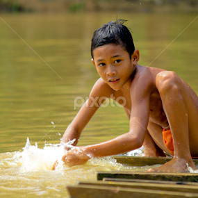 Children from dayak bakumpeh by Ernasto Elmend Anatoly - Babies & Children Children Candids