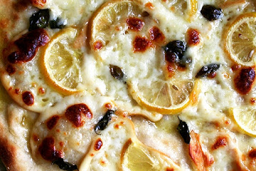 Lemon &amp; Smoked Mozzarella Pizza {Pizza Sorrentina}