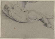 Liggend naakt op de rug gezien