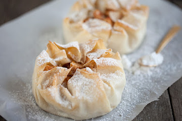 Mini apple pie tartlets