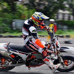 KTM SUMUT rider in action of Supermoto competion at Sirkuit IMI Pancing Medan by Devid Panjaitan - Sports & Fitness Motorsports