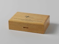 Houten doosje bij munt 400 jaar handelsbetrekkingen Nederland- Japan