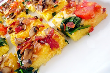 Polenta Pizza with Spinach, Mushrooms, Bacon &amp; Tomatoes