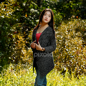 alone of me by Hendry Yanto - People Portraits of Women