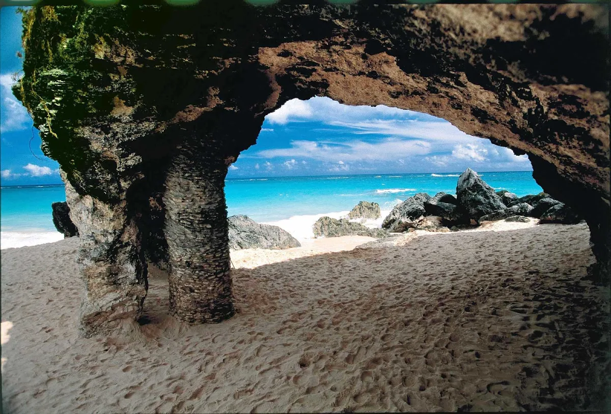 Bermuda-Rock-Arch - Sail the Caribbean on Norwegian Cruise Lines and explore the arches, caves and other natural rock formations on Bermuda's beaches.