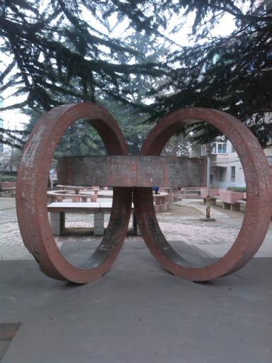 三环雕像