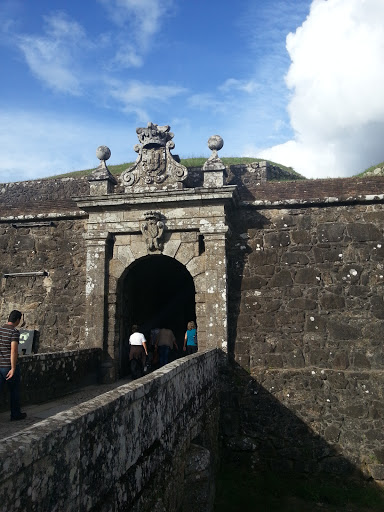 entrada principal muralhas