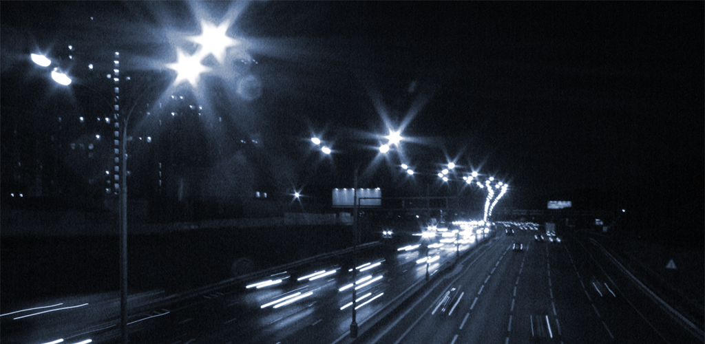 дорога в свет. ночная автомагистраль. ночная дорога. трасса ночью в городе. вечер город дорога.