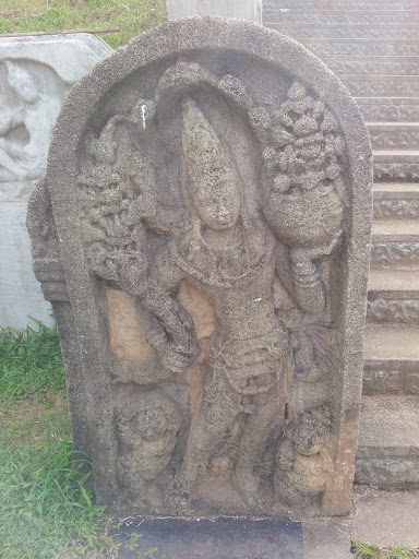 Bahirawa Statue at Kelaniya Temple 