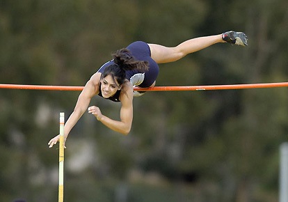 [allison-stokke-05150710[3].jpg]