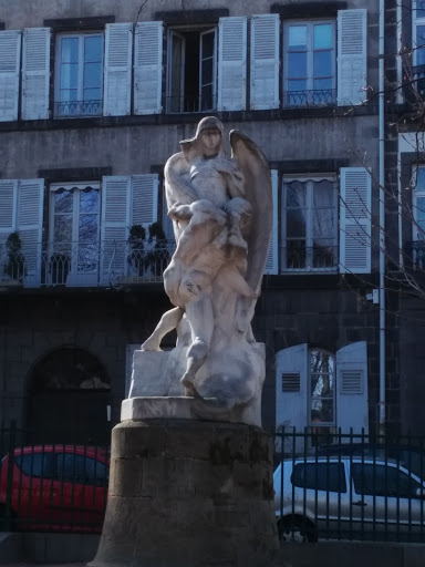 Sculpture du square Michel de l'Hospital