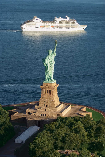 Regent-Seven-Seas-Navigator-Statue-of-Liberty - Get a close-up view of the Statue of Liberty from the decks of Seven Seas Navigator as you sail into New York's harbor.