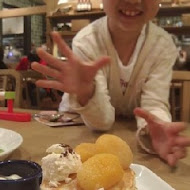 Uzna Omom 杏桃鬆餅屋