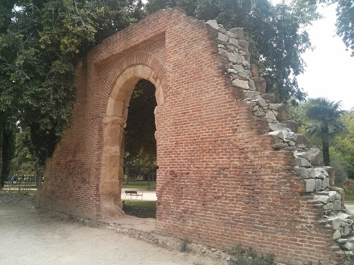 Puerta Olvidada Del Retiro