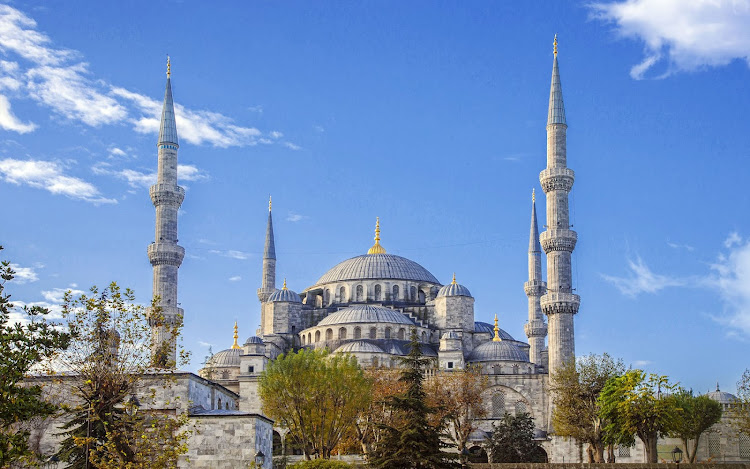 The iconic Sultanahmet Camii, or Blue Mosque, in Istanbul, Turkey.