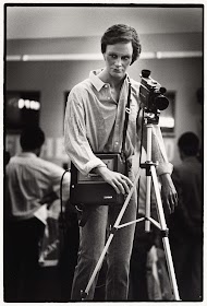 Etalagepop met videocamera in stand op de Firato