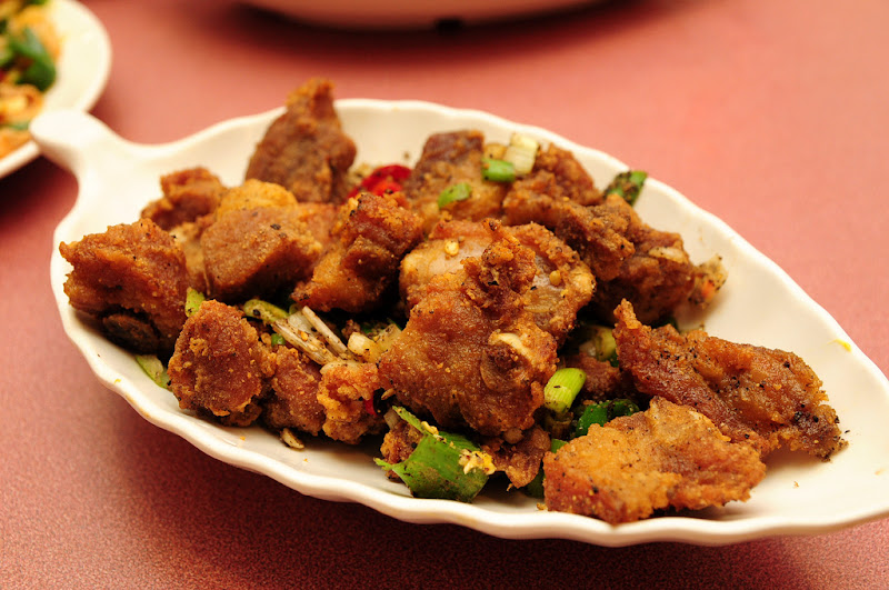 長安東路上的中央市場生猛海鮮熱炒店