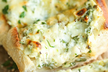 Spinach and Artichoke Dip French Bread