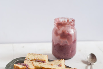 Chiffon cake sandwiches with pomegranate curd and whipped cream