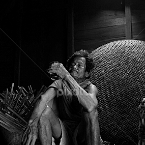 coffee break time by Hernawan Safari - People Portraits of Men