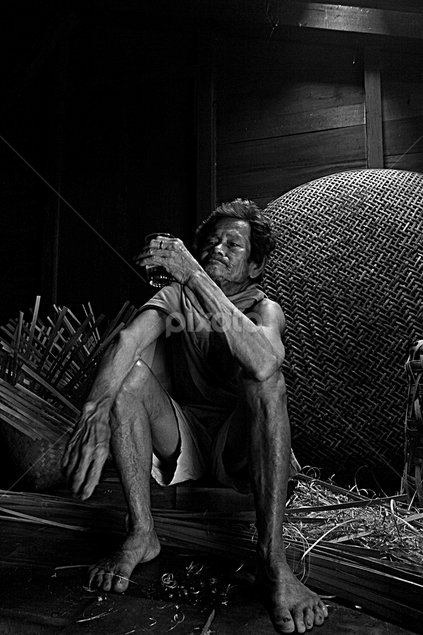 coffee break time by Hernawan Safari - People Portraits of Men