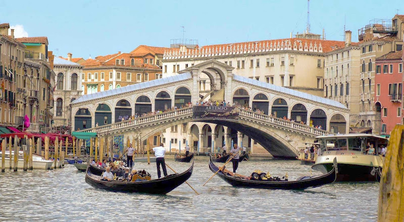 he Rialto Bridge, the oldest of the four bridges spanning the Grand Canal in Venice